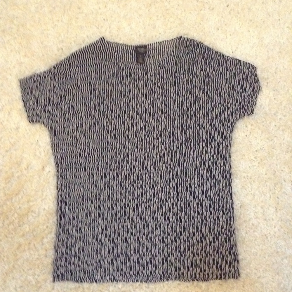 Popcorn Black/white blouse NWT